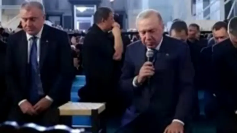 أردوغان يتلو القرآن في آيا صوفيا بذكرى فتح القسطنطينية