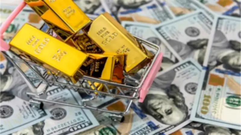 الذهب أم الدولار.. من ينتصر كملاذ آمن في أوقات الأزمات الاقتصادية؟