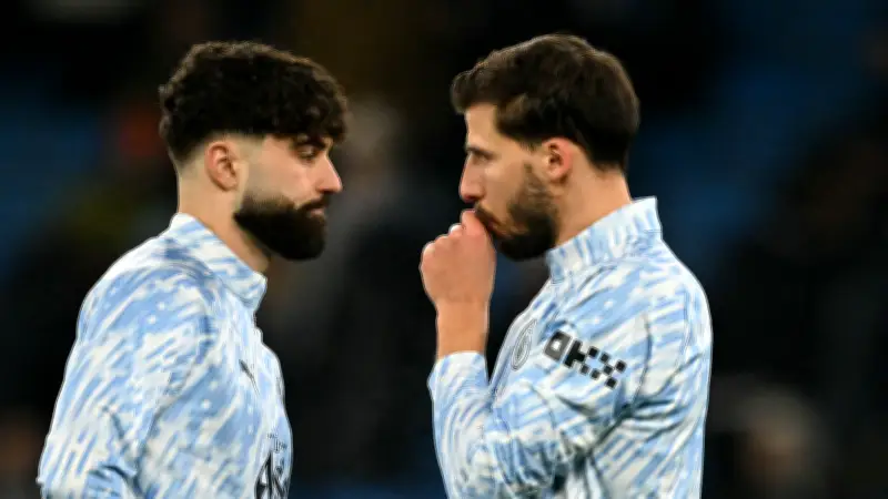 برشلونة يدخل في منافسة مع ريال مدريد على ضم مدافع مانشستر سيتي