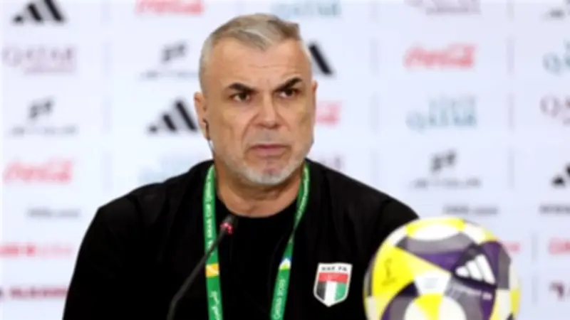 اتحاد الكرة الإماراتي يقيل المدرب الروماني كوزمين أولاريو