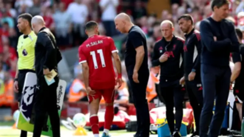 كيف تسبب محمد صلاح في إقالة سلوت من تدريب ليفربول؟