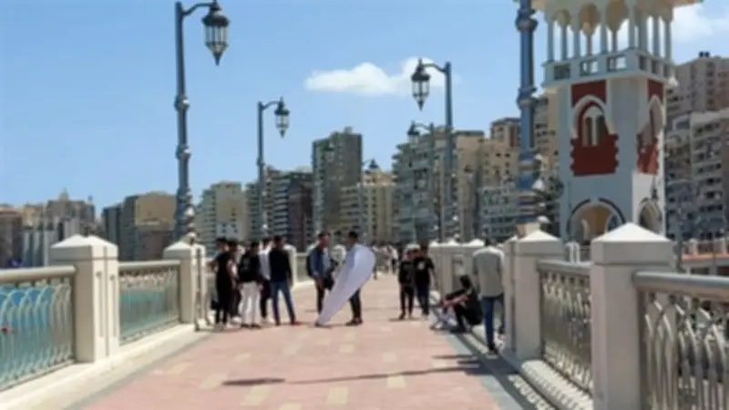 الحماية المدنية بالإسكندرية تنقذ شابًا يعاني من مرض ذهني من أعلى عقار بكورنيش البحر