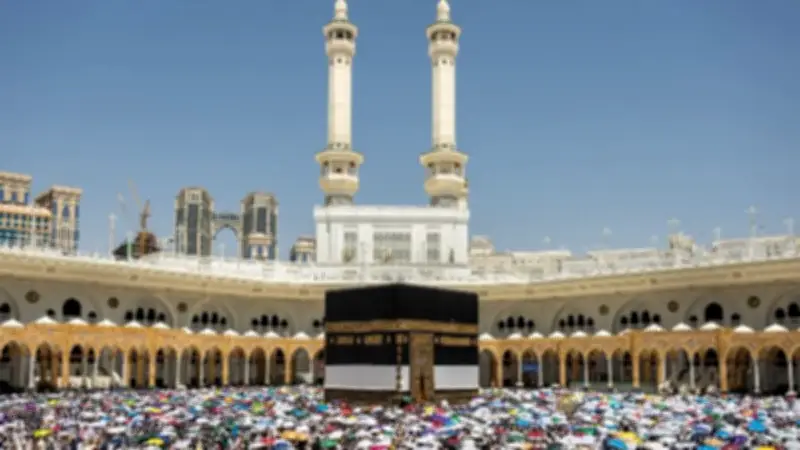 لماذا يرتدي الحجاج الجلباب في طواف الوداع؟ السبب الحقيقي