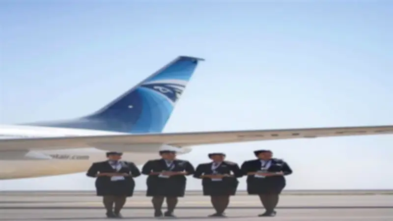 مصر للطيران تحتفل باليوم العالمي للمضيف الجوي وتكرم طاقم الضيافة