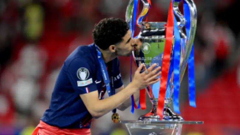 حكيمي وكفاراتسخيليا يتصدران ترتيب صانعي الأهداف في دوري أبطال أوروبا