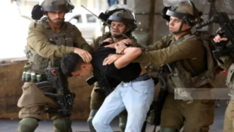 الاحتلال الإسرائيلي يشن حملة اعتقالات ومداهمات في مدن فلسطينية