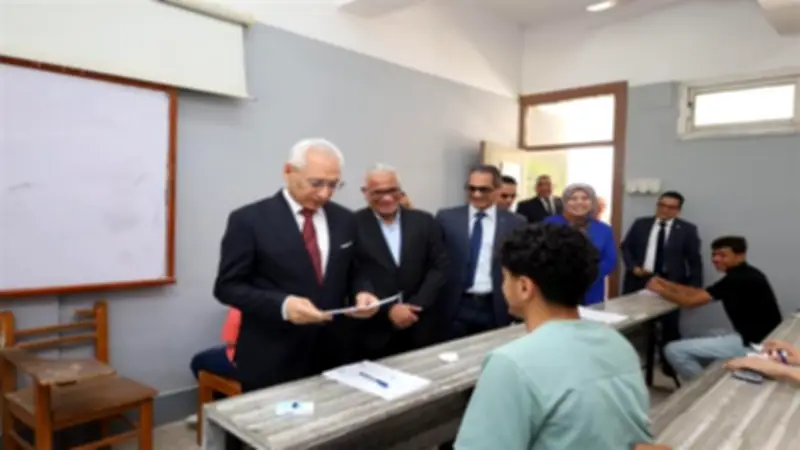رئيس جامعة المنيا يشيد بانضباط اللجان ويؤكد استقرار البيئة الامتحانية