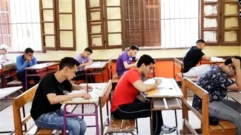 التعليم تحذر طلاب الثانوية: استخدام القلم الأزرق فقط في البابل شيت