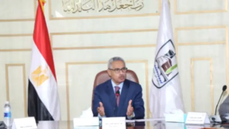 محافظ بني سويف يتابع تقرير المراجعة الداخلية والحوكمة لسير العمل بالجهات الحكومية