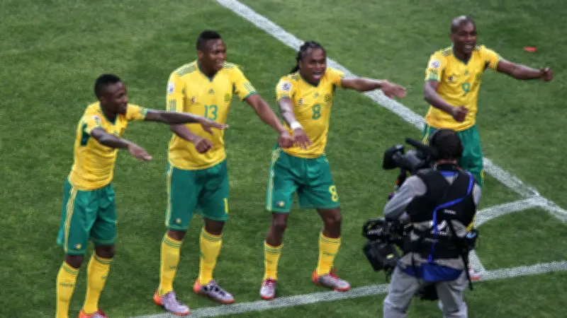 فضيحة تمنع منتخب جنوب أفريقيا من السفر للمونديال قبل الافتتاح