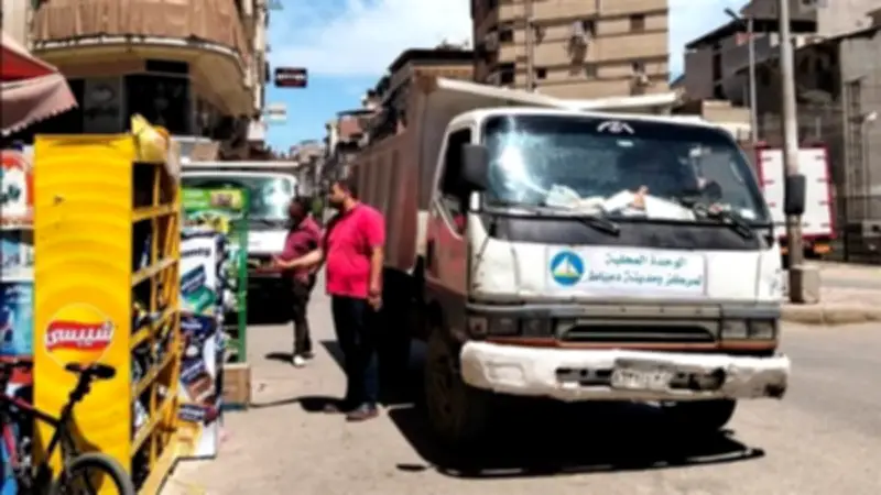 حملات مكثفة لرفع الإشغالات بشوارع دمياط لإعادة الانضباط المروري