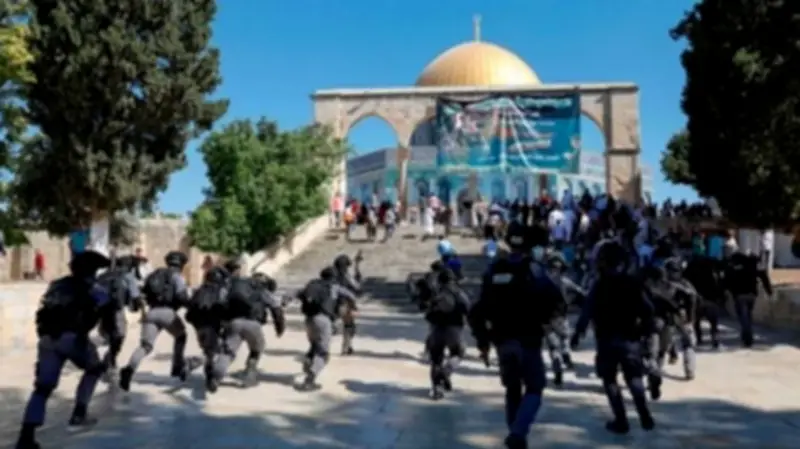 رفع أعلام الاحتلال بالأقصى انتهاك صارخ للقانون الدولي