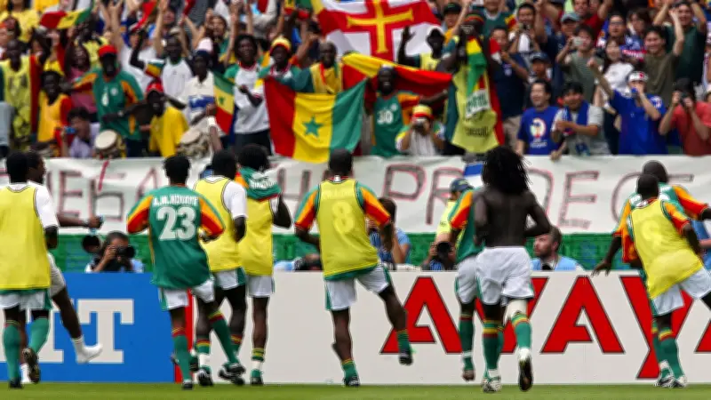 الاتحاد السنغالي ينفي خلافاً تعاقدياً مع مدربه ويؤكد أن العراقيل الإدارية سبب تأخير الرحلة