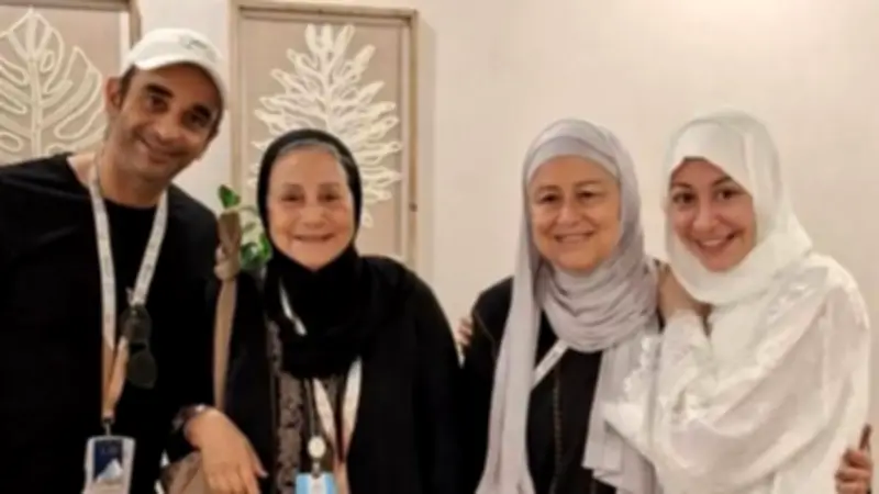 منة شلبي تؤدي مناسك الحج برفقة زوجها أحمد الجنايني