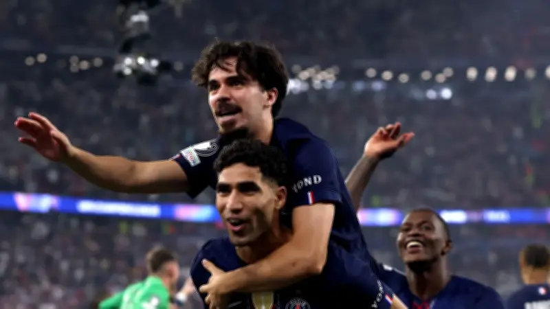 أشرف حكيمي يحقق إنجازًا إفريقيًا استثنائيًا في دوري أبطال أوروبا