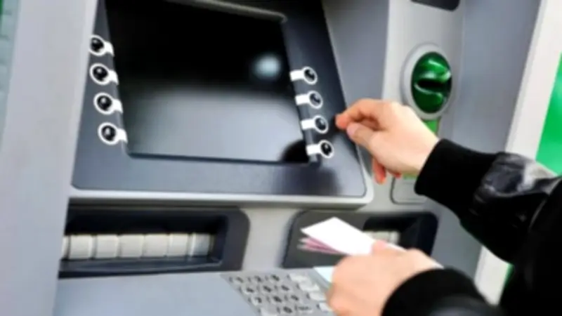 خبير مصرفي: ازدحام السحب النقدي وراء أعطال ماكينات الـATM قبل الأعياد