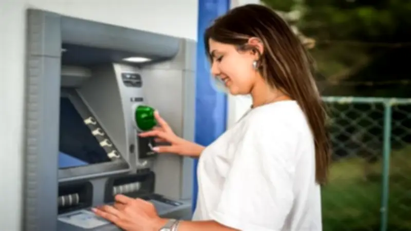 خدمات لا تعرفها في ماكينات الـATM.. ليست للسحب والإيداع فقط