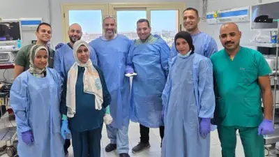 مستشفى قنا الجامعي يستأصل زائدة لحمية 10 سم لطفل عامين بتقنية التشفية