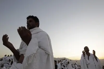 صورة نادرة لوقوف الحجاج على جبل عرفات قبل 110 أعوام