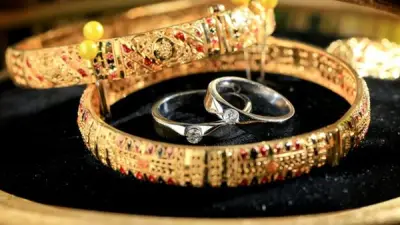الذهب يتراجع 120 جنيهاً اليوم الجمعة 15 مايو 2026 في مصر