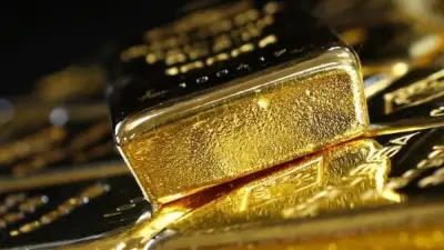 الذهب يقفز 1.3% مع ضعف الدولار وآمال اتفاق السلام بين واشنطن وطهران