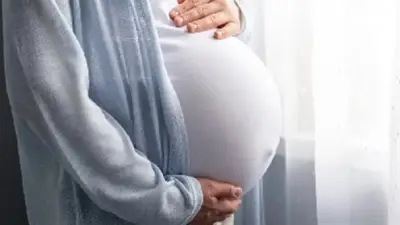 وزارة العمل تحظر تشغيل الحوامل والمرضعات في 13 مهنة شاقة