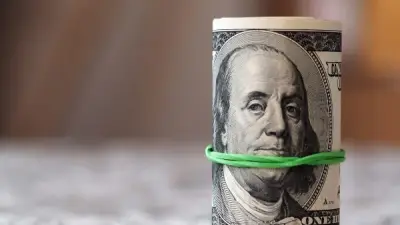 تراجع جماعي للدولار أمام الجنيه في 21 بنكًا اليوم الأحد
