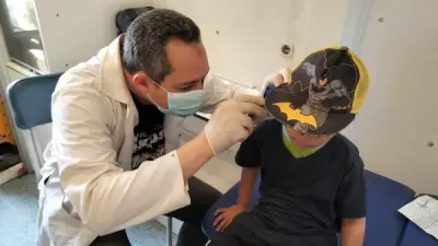 2447 خدمة طبية وصرف أدوية مجانًا خلال قافلة طبية بكفر الشيخ