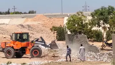 حملة مكبرة بالقرنة تزيل 39 تعدياً على 7200 متر وتكثف النظافة بالمسارات السياحية