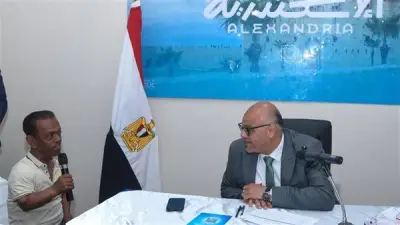 محافظ الإسكندرية يفحص 40 شكوى ويوفر 9 فرص عمل في لقاء جماهيري