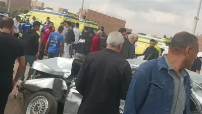 إصابة 5 أشخاص في حادث تصادم مروع بين تريلا وسيارتين ببنها