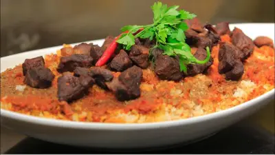 5 طرق مبتكرة لعمل فتة العيد بالثوم والصلصة والكوارع