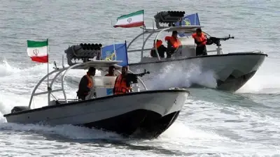 واشنطن تغرق 6 زوارق إيرانية وتطهر مضيق هرمز من الألغام