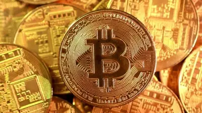 بيتكوين تستقر قرب 81 ألف دولار مع ترقب تشريعات أمريكية وتوترات جيوسياسية