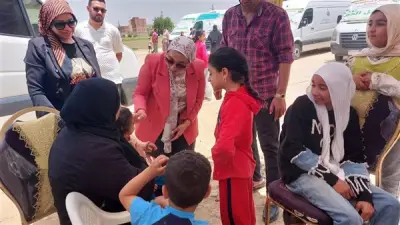 قافلة طبية تقدم خدماتها لـ876 مواطناً في قرية أم عزام بالإسماعيلية