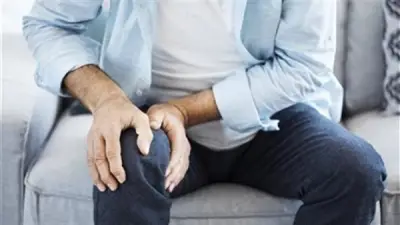 9 أعراض تؤكد إصابتك بخشونة الركبة وطرق العلاج