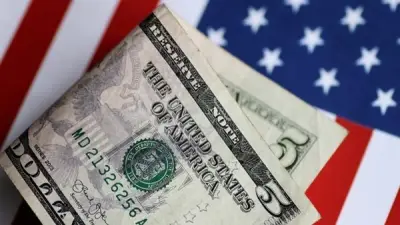 استقرار مؤشر الدولار عند 98.056 نقطة في ظل توترات الأسواق العالمية