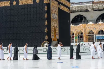 لماذا نطوف حول الكعبة عكس عقارب الساعة؟ دلالات روحية وفلسفية عميقة