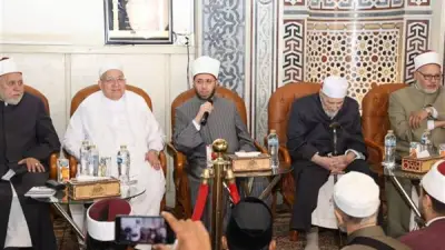 الأزهري يشهد ختام قراءة «تاج العروس» ويُجيز الحاضرين بسند متصل