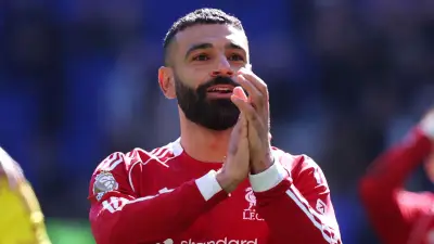 صلاح يضحك أثناء قمة الأهلي والزمالك.. هل يوجه رسالة؟