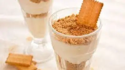 طريقة عمل أكواب البسكويت بالكريمة والتوفي سريعة وسهلة