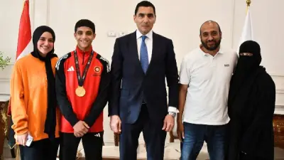 وزير الرياضة يستقبل بطل المصارعة عبد الله حسونة بعد ذهبية أفريقيا