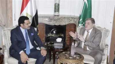 عاطف حسان ينضم للوفد ويطرح استراتيجية للتعافي الاقتصادي