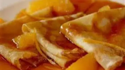 طريقة عمل الكريب سوزيت.. حلوى فرنسية فاخرة بخطوات سهلة في المنزل