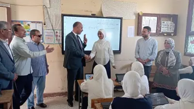 وكيل تعليم بني سويف يلتقي طالبة واقعة كيس الفول ويؤكد: كرامة الطالب خط أحمر
