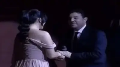 سلاف فواخرجي تستعيد ذكرياتها مع هاني شاكر بأغنية لو بتحب
