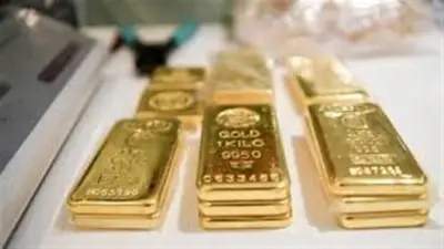 انخفاض الذهب عالمياً رغم زيادة مشتريات البنوك المركزية وتأثير الأحداث الجيوسياسية