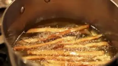 غلطات بسيطة في قلي البطاطس تجعلها تمتص الزيت أكثر