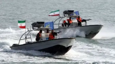 إيران تنفي إغراق زوارقها وتدين هجماتها على الإمارات
