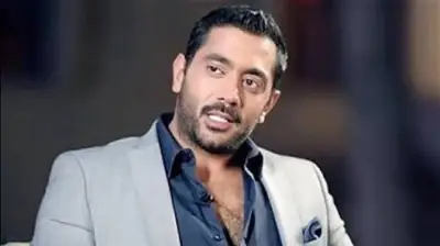 أحمد فلوكس ينشر فيديو طريف مع شبيهه في الغردقة ويثير إعجاب متابعيه